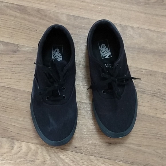 Vans Shoes - BLACK LOW VANS SKATE SHOES